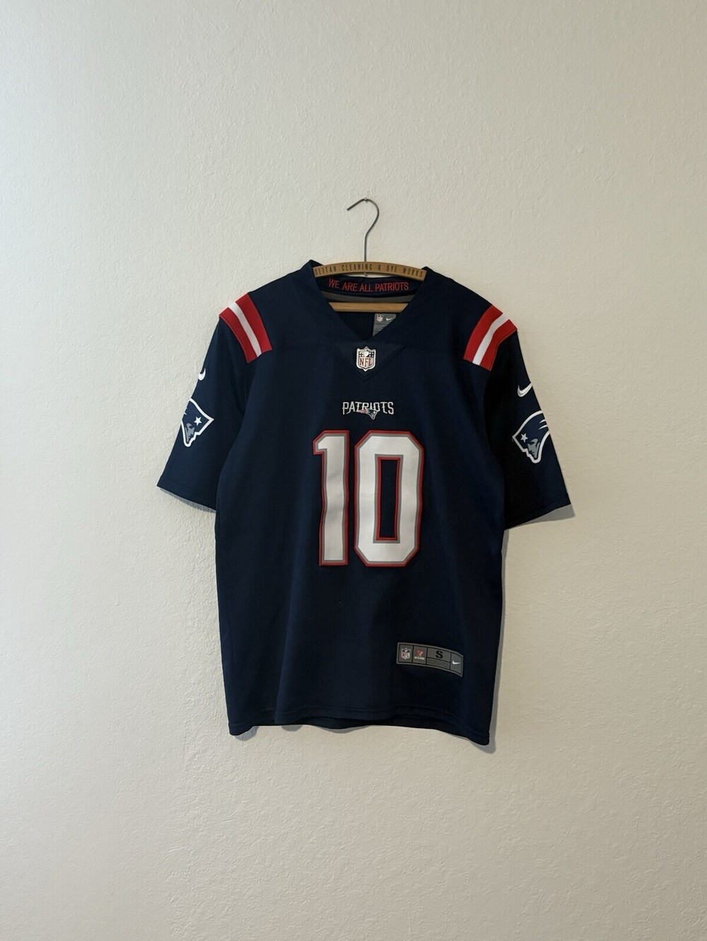 Nike New England Patriots On Field #10 Mac Jones NFL Jersey Replica Mens Size S